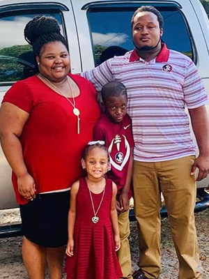 Ja'mea McNeal和家人