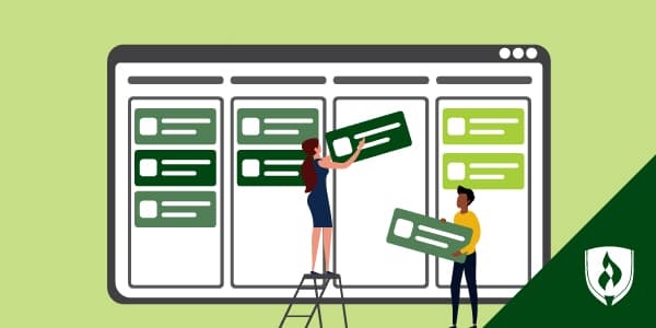 项目经理在屏幕上组织项目的说明