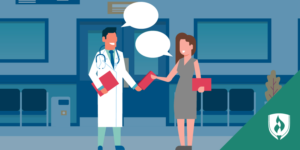 一名妇女与代表健康知识普及的医务人员交谈的插图