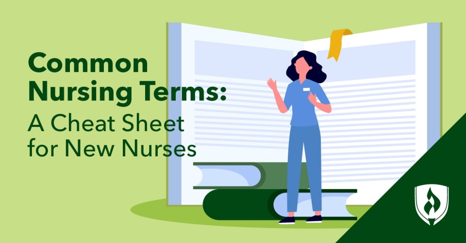 一位护士站在一本大型护理术语教科书前的插图