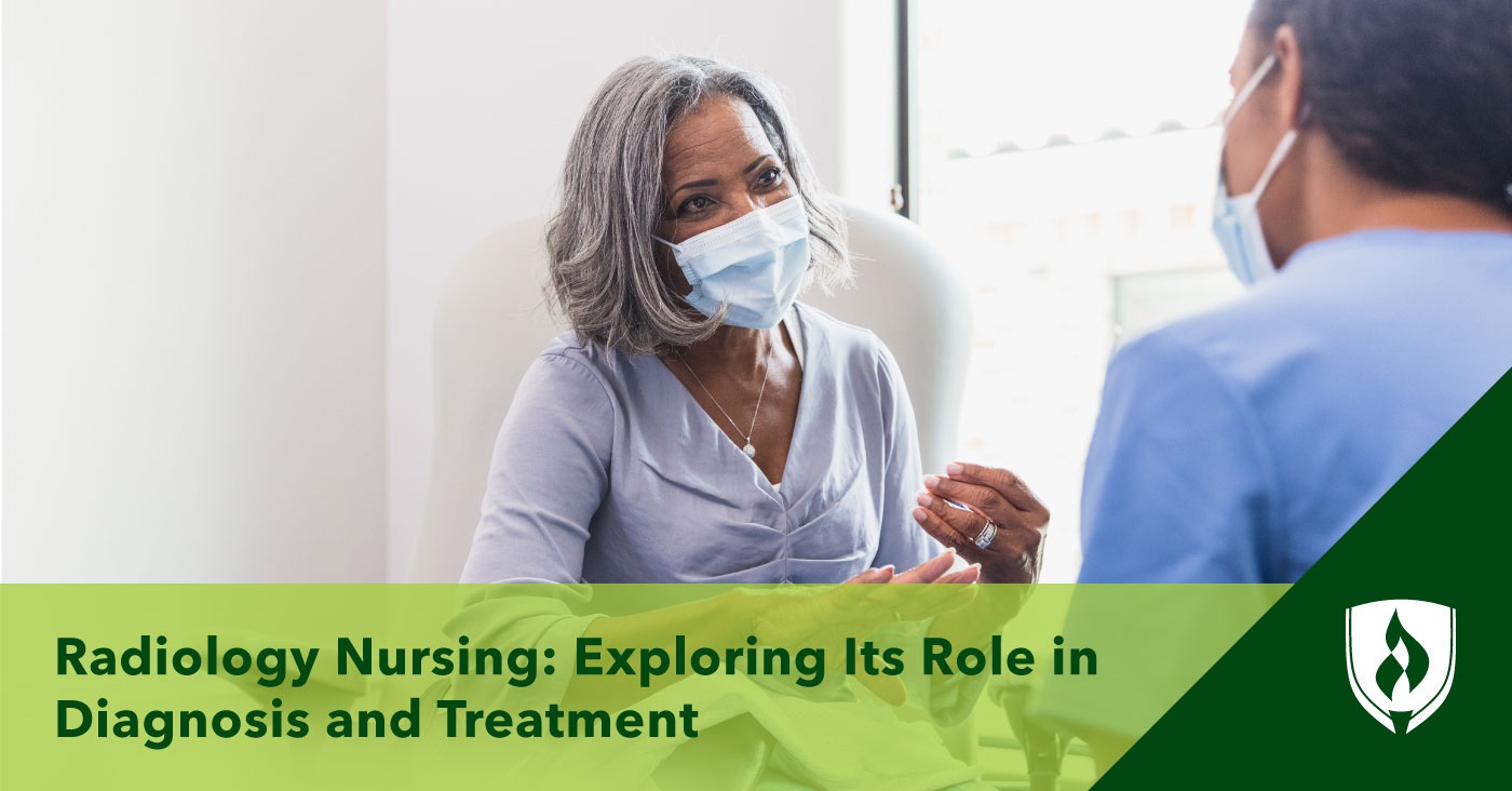 放射科护士与病人交谈