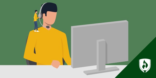 图示一名资讯科技支援专业人员，肩上坐着一个迷你电脑，代表在资讯科技支援工作