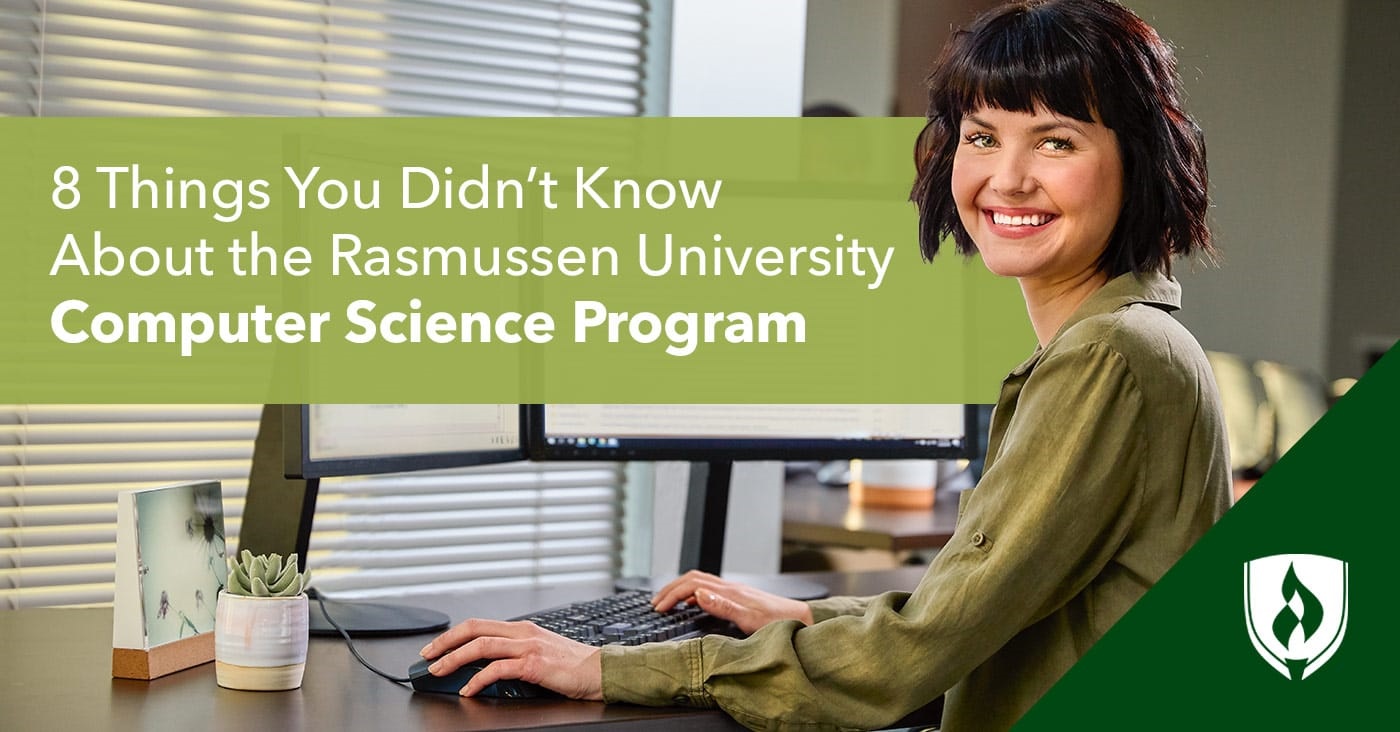 女人在桌子上用电脑工作