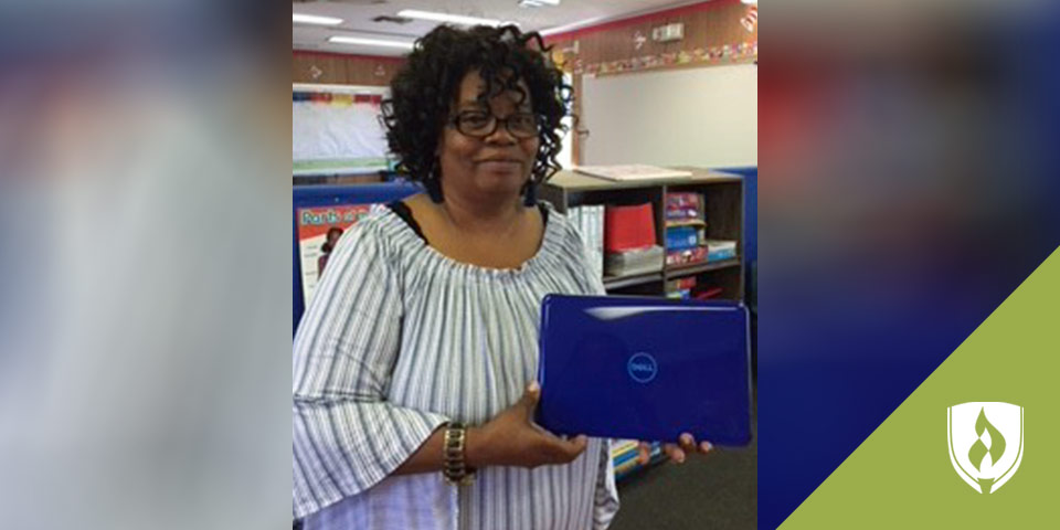 Deidra Boudoo手持笔记本电脑