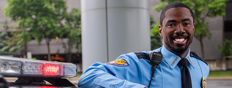 男警务人员